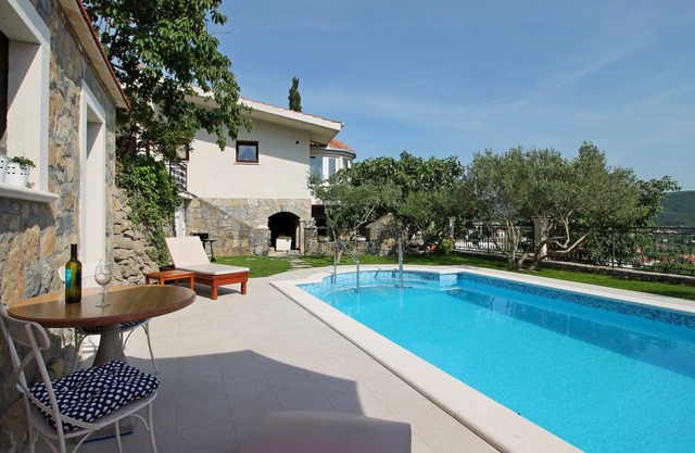 Villa Vultana with heated pool, 4 bedrooms, 3.5 bathrooms, 10 persons max