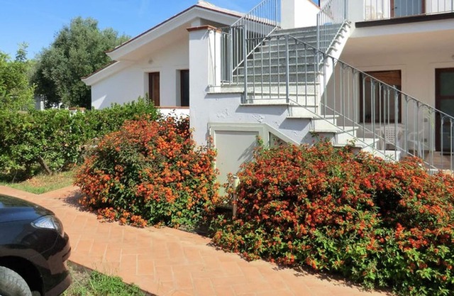 Villa with a large luxury apartment situated at a short walk from Torre di Bari.