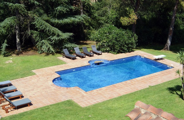 Villa with Beautiful Garden And Pool in Spectacular Setting