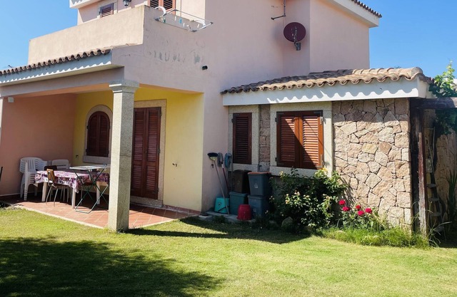 Villa with beautiful garden 2 min. from the beach
