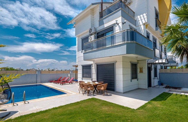 Villa With Jacuzzi, Private Pool, Garden in Serik