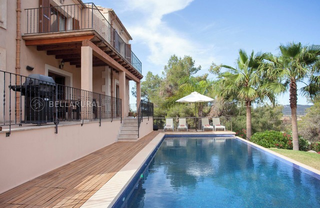 Villa with mountain and sea views. Ideal to meet with your family.