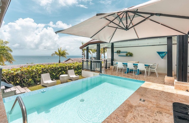 Villa with ocean view/bbq/pool/resort access