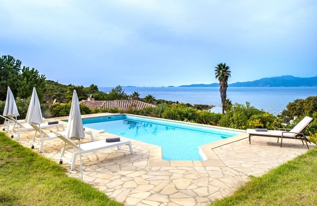 Villa with panoramic view 5 minutes from the beach