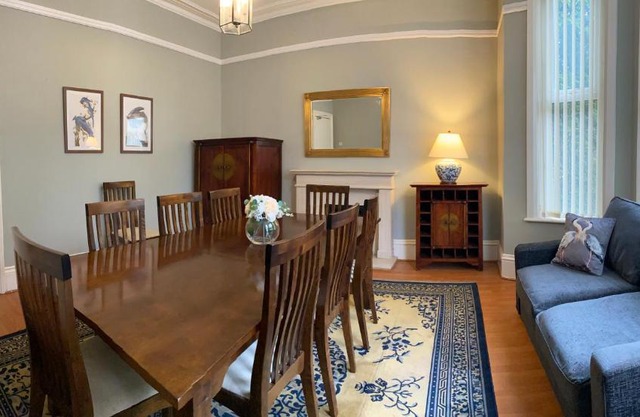 Villa with Park Views close to Liverpool Centre