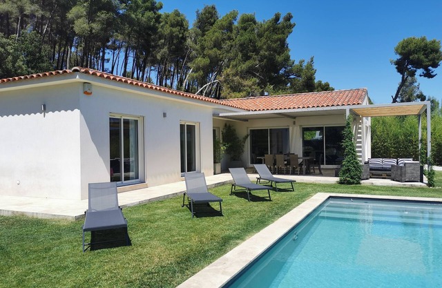 Villa with pool 10 minutes from Aix en Provence