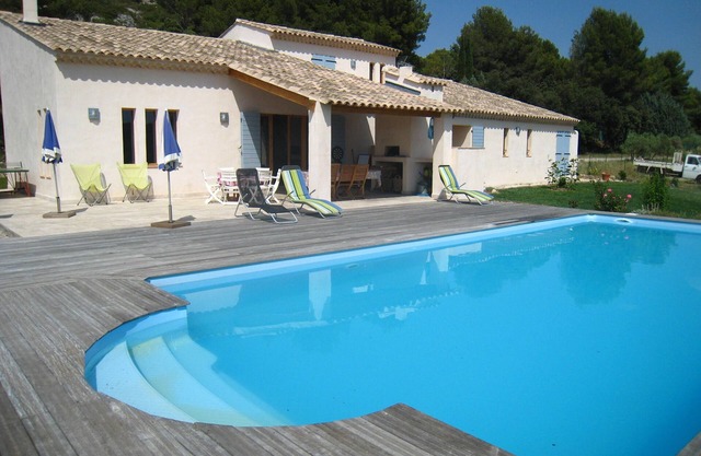 Villa with pool in Pélissanne, 25 km AIX en PROVENCE, 45 km ARLES