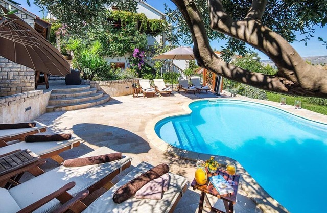 Villa with privat heated Pool and Sea View, garden, BBQ house.