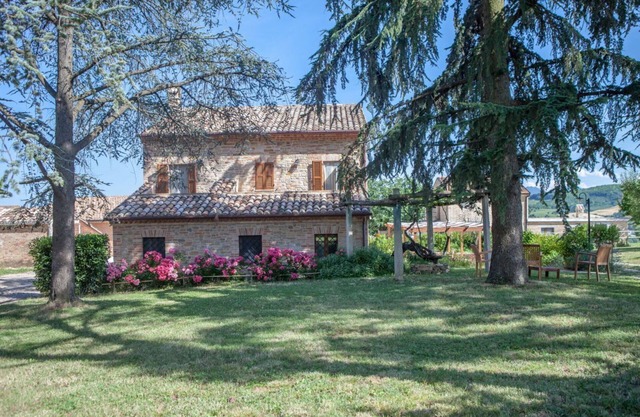 Villa with private pool in Le Marche countryside