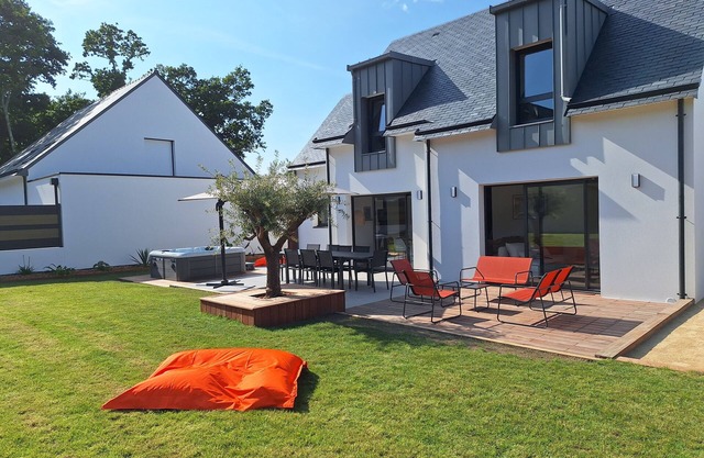 Villa with spa, beach 900m