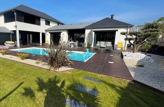 Villa with swimming pool and private parking for 8 people