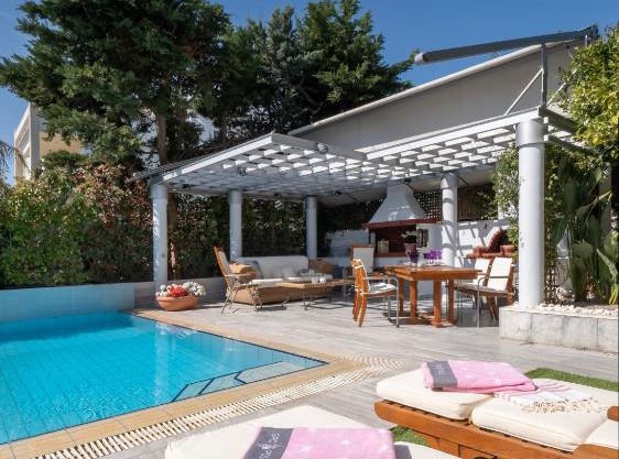 Villa with swimming pool in voula
