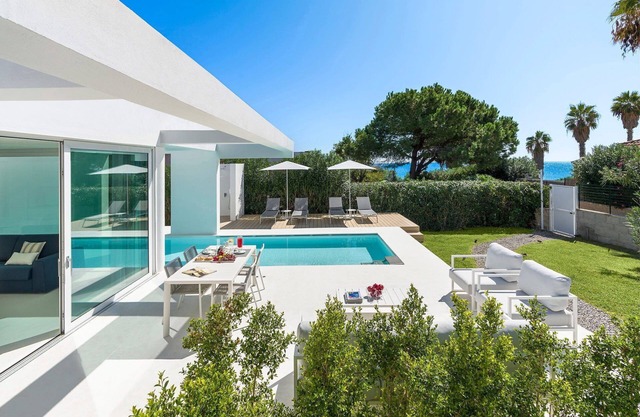 Villa Zora with pool and garden - My Rental Homes