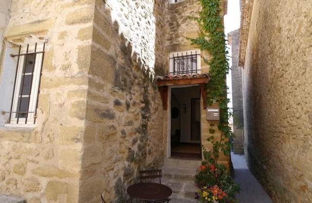 Village house for 8/9 people near all shopping facilities in Luber, Provence.