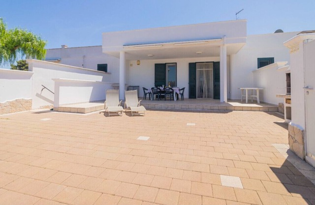 Villetta 3 bedrooms, veranda, near the beach in Pescoluse m609