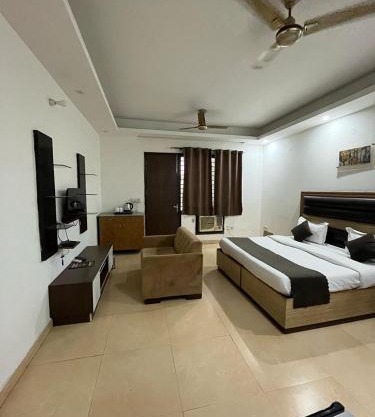Vinayak Stay Sector 43
