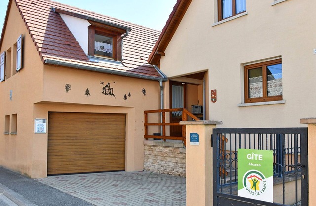 Vineyard Retreat: Cozy 2-Person Cottage with Terrace, Near Medieval Town, Alsace Wine Route