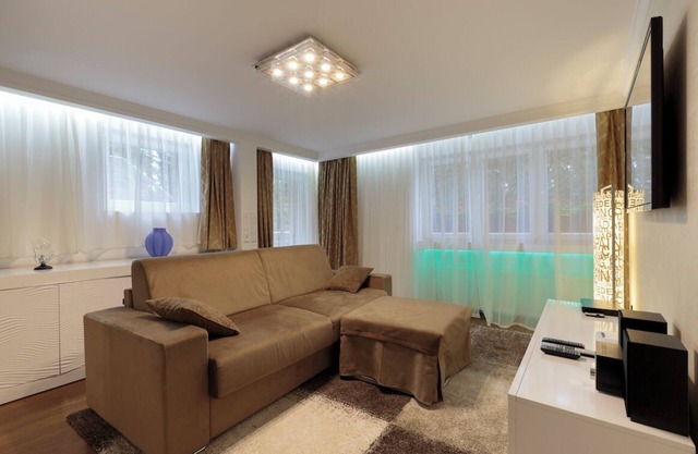 Vinicia -M21 Deluxe One-Bedroom Apartment