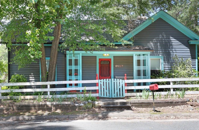 Vintage Cottage less than 3 mi from Duke Hospital