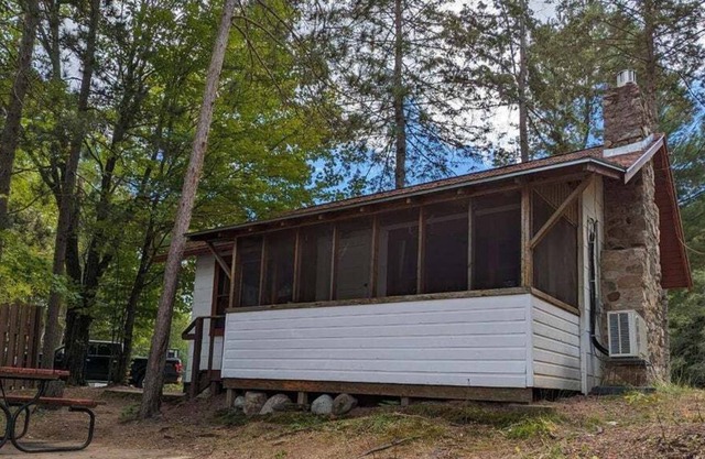 Vintage Lakeside Cottage on Long Lake ~ Pine Haven