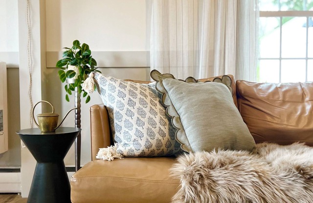 VINTAGE VIBES - HOT TUB - KING BED - COTTAGE ABODE