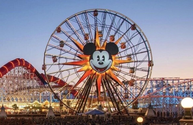 VIP Disneyland King Bed 2Br/2Ba, 1GB WiFi and 2 Free parking spots