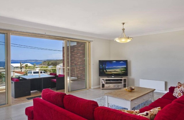 VISTA DI MARE | Short walk to beach | Accom Holidays