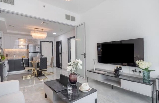 Vogue| Elegance at Pearlz by Danube