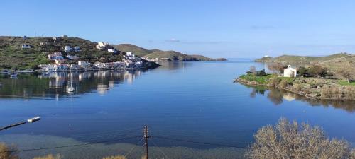 Vourkari, modern apartment overlooking the Marina of Vourkari