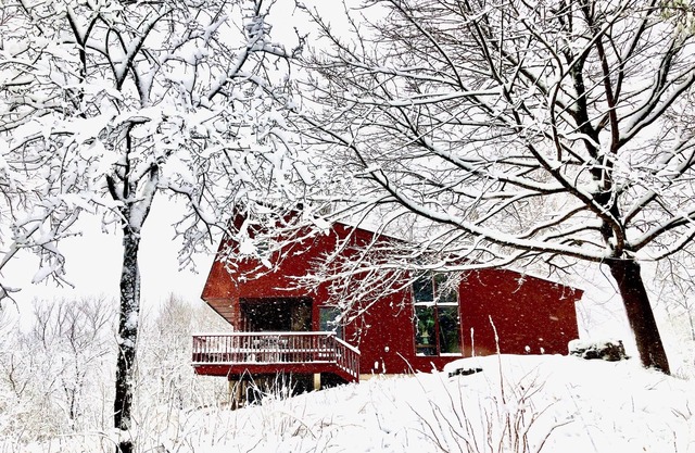 VT ski house! Fireplace, indoor/outdoor pool, Dogs loved