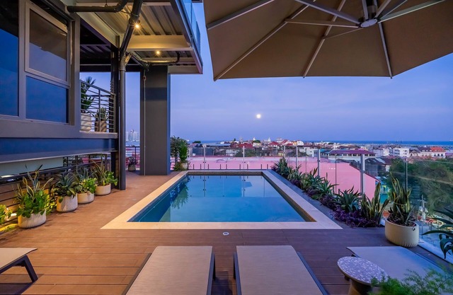 w* | Elegant 1BR in Casco View