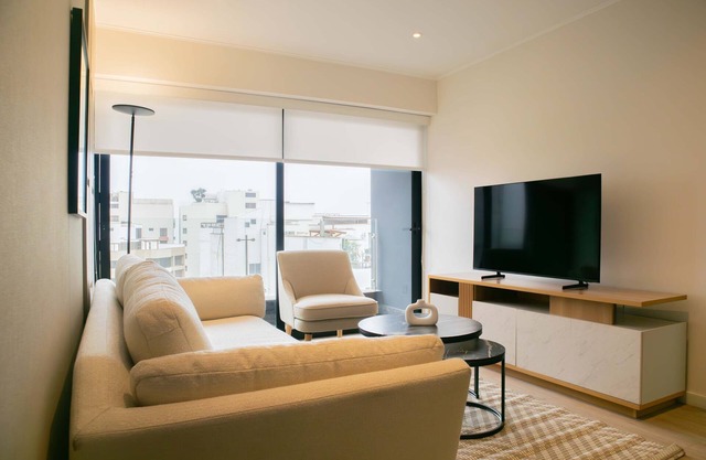 w Elegant 2BR Apartment in Miraflores Steps From Larcomar