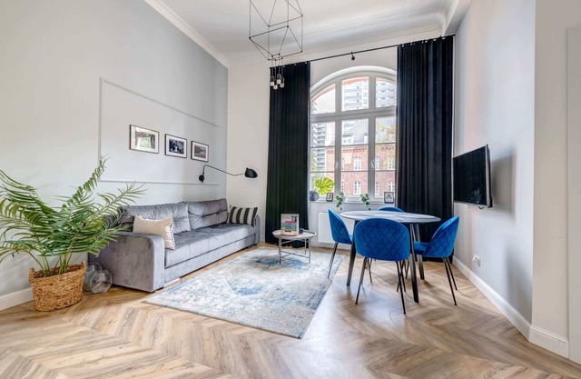 Wałowa 17 | Bright Apartment | Smart TV