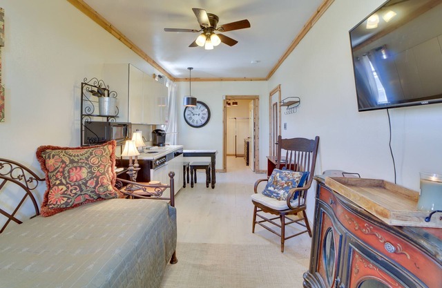 Wagoner Vacation Rental Studio ~ 3 Mi to Marina!