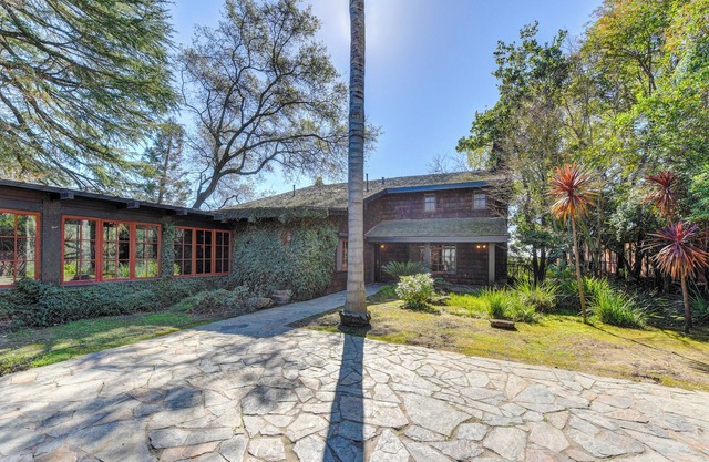 Wake up to glorious river views in private luxury, with no chore list!