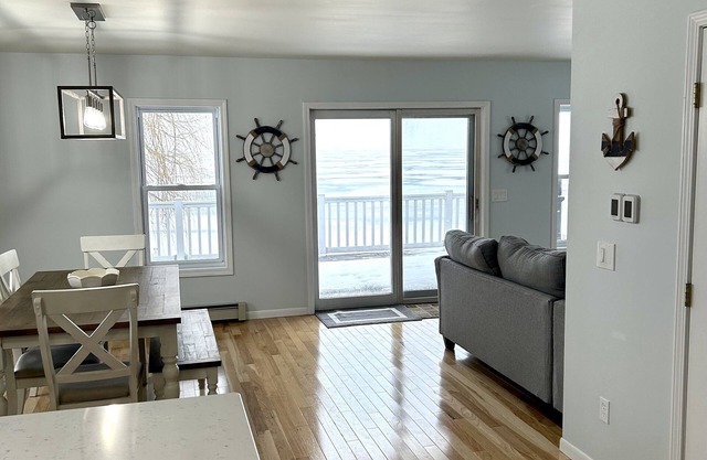 Wake up to Sunrises - Your Lakehouse Getaway!