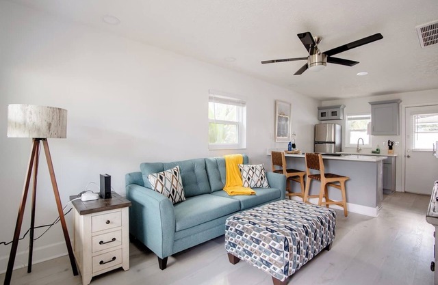Walk Everywhere! 1-Bedroom Gem in Downtown Hub
