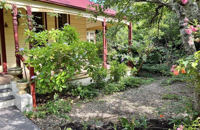 Walk Leura-Large Family Rooms-Character Home-Quiet St