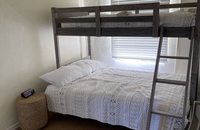 Walk to Beach - 2b1b Butterfly Cottage Sleeps 4
