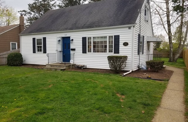 Walk to Beach and Greenport Village, Two King Beds