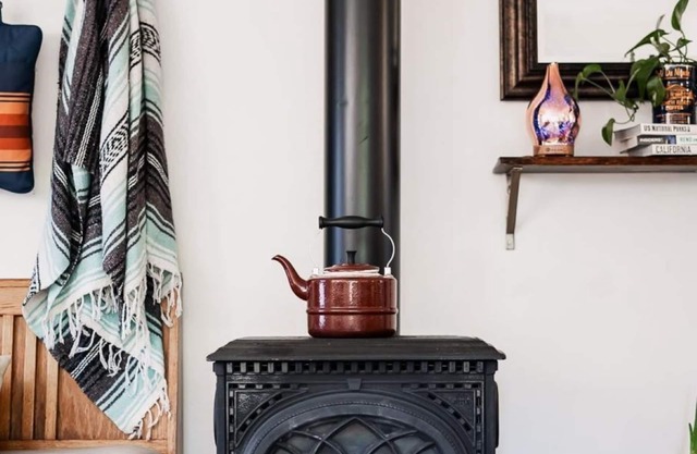 Walk to Beach! Fireplace, Pets OK! Camp STAR-Lite!