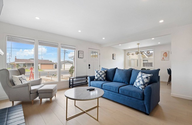 Walk to Beach - Remodeled Coastal 3 Beds Home Safe Town Highway 1 Near SF/SFO