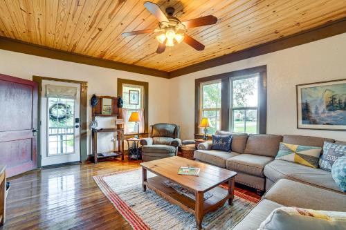 Walk to Downtown Winnsboro Historic Home!