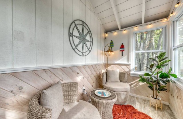 Walk to Goose Rocks Beach! Cozy Cottage with Marsh Views!