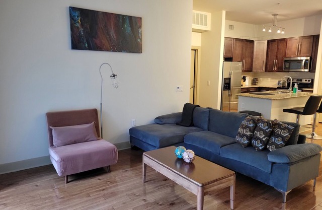 Walk to NRG | Drive to Med Center, 2 bed/2bath w/Courtyard View - King Beds