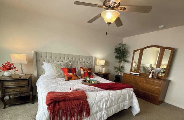 Walk To Restaurants, Shops, Brewery & More! Dog friendly on walking & bike trail