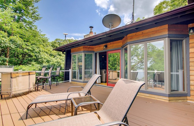 Walk to Tuttle Creek Lake: Secluded Scenic Retreat
