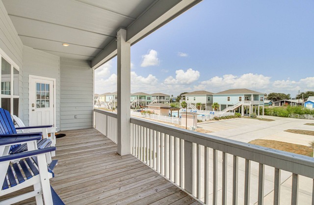 Walk to Water! Home w/Pool Access in Rockport