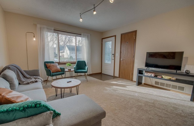 Walkable and spacious 5BD/2BTH in Highland Park - Sleeps 12