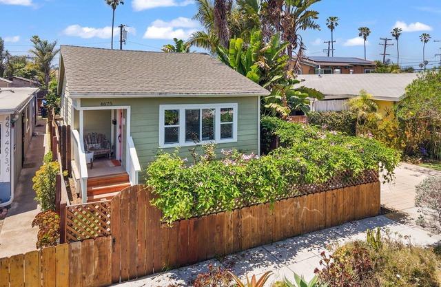 Walkable Boho Beach Bungalow w/Fire Pit & Yard!